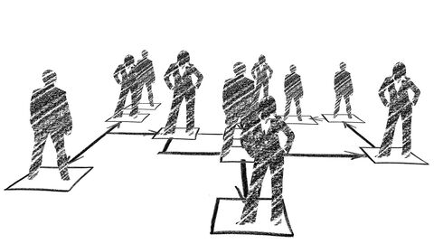 Organisation (Symbolbild) Schattenrisse von Personen stehen auf verbundenen Kästchen, die ein Organigramm darstellen.